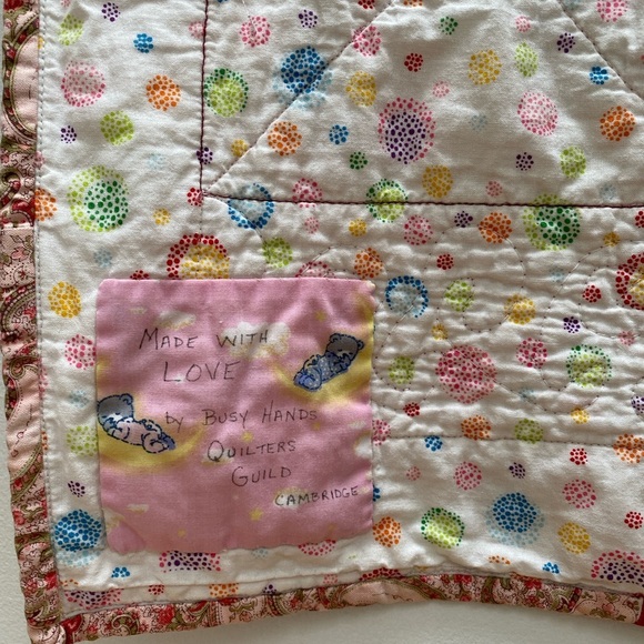 VINTAGE - Handmade Pink Quilt - Picture 4 of 4